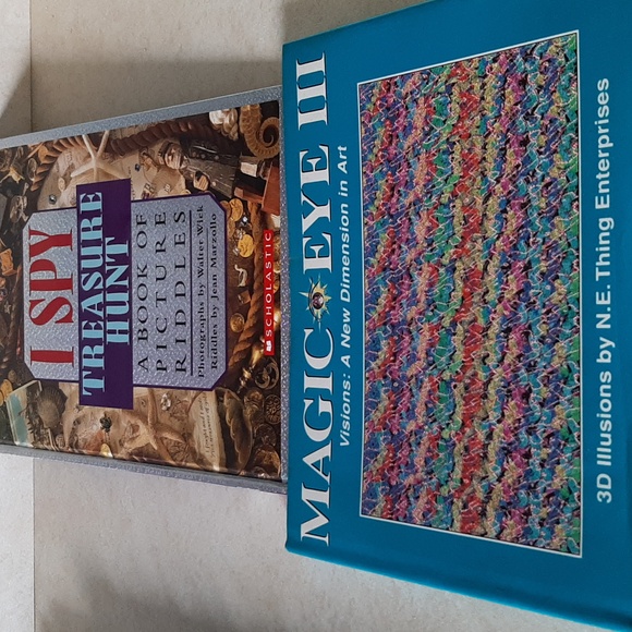 2 Entertaining Books - Picture 2 of 11